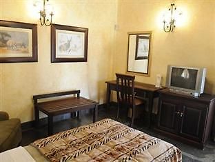 The Big Five Lodge Габороне Екстериор снимка