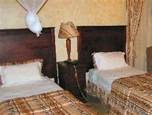 The Big Five Lodge Габороне Екстериор снимка